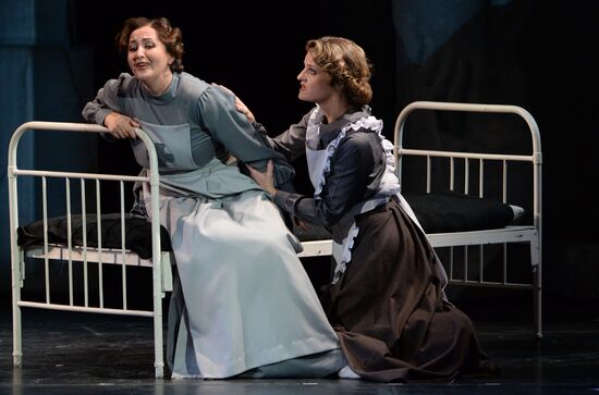 Epiphany festival opens in New Opera theater