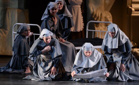 Epiphany festival opens in New Opera theater