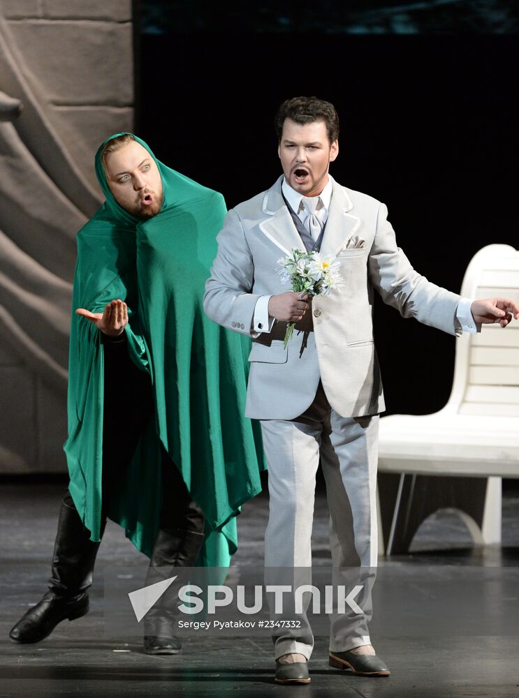 Epiphany festival opens in New Opera theater