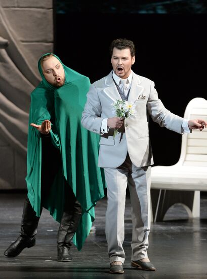 Epiphany festival opens in New Opera theater
