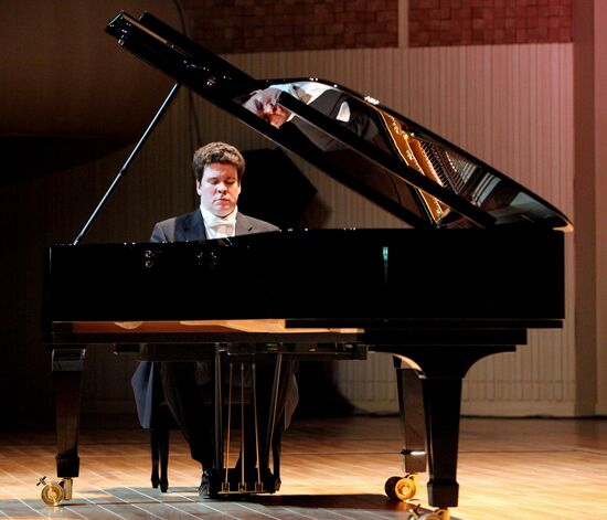 Pianist Denis Matsuyev performs live in Vladivostok