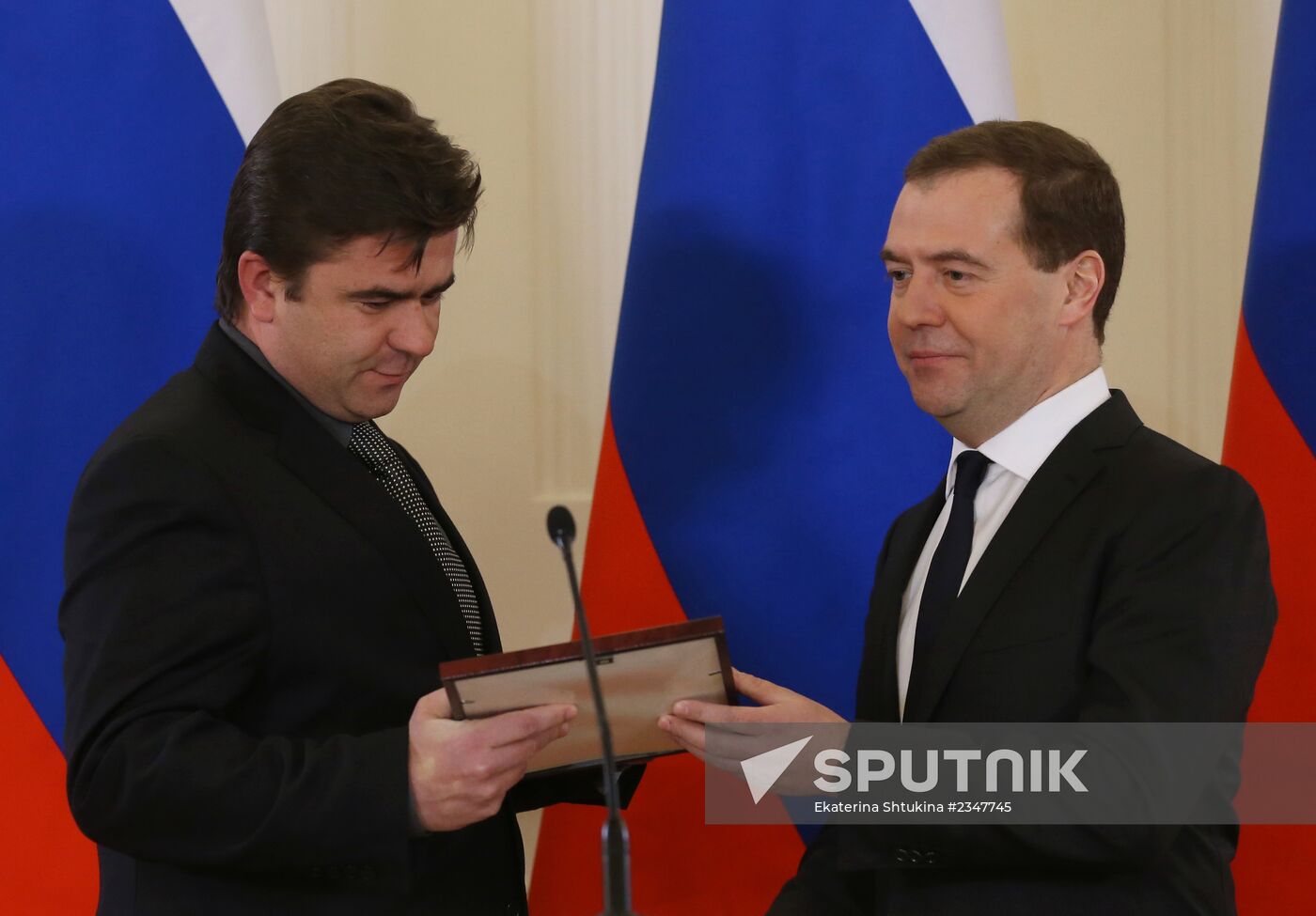 D.Medvedev presents diplomas to laureates of government prize in mass media