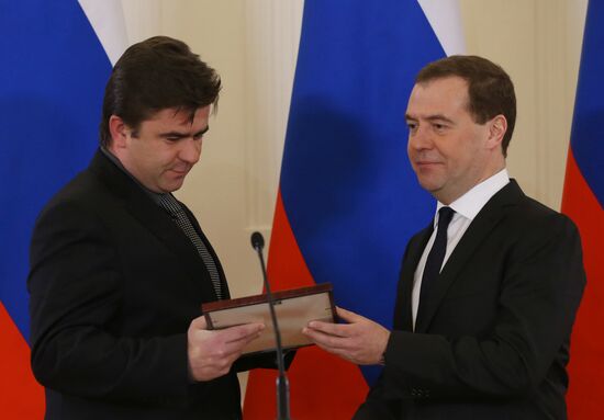 D.Medvedev presents diplomas to laureates of government prize in mass media