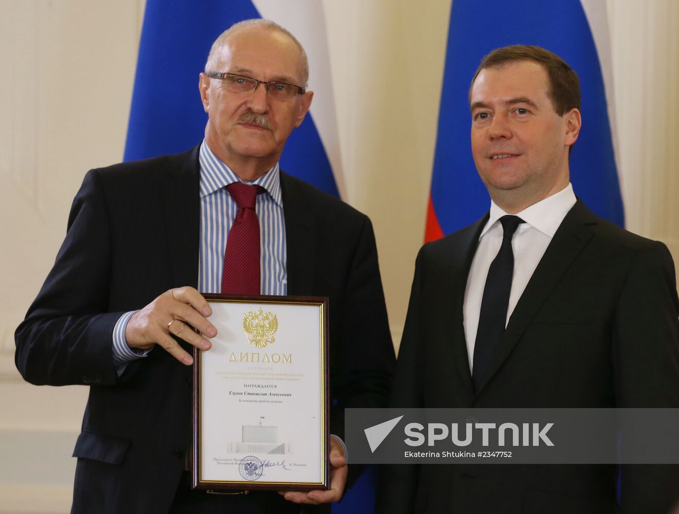 D.Medvedev presents diplomas to laureates of government prize in mass media