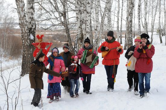 Yuletide carols and divination in Chelyabinsk