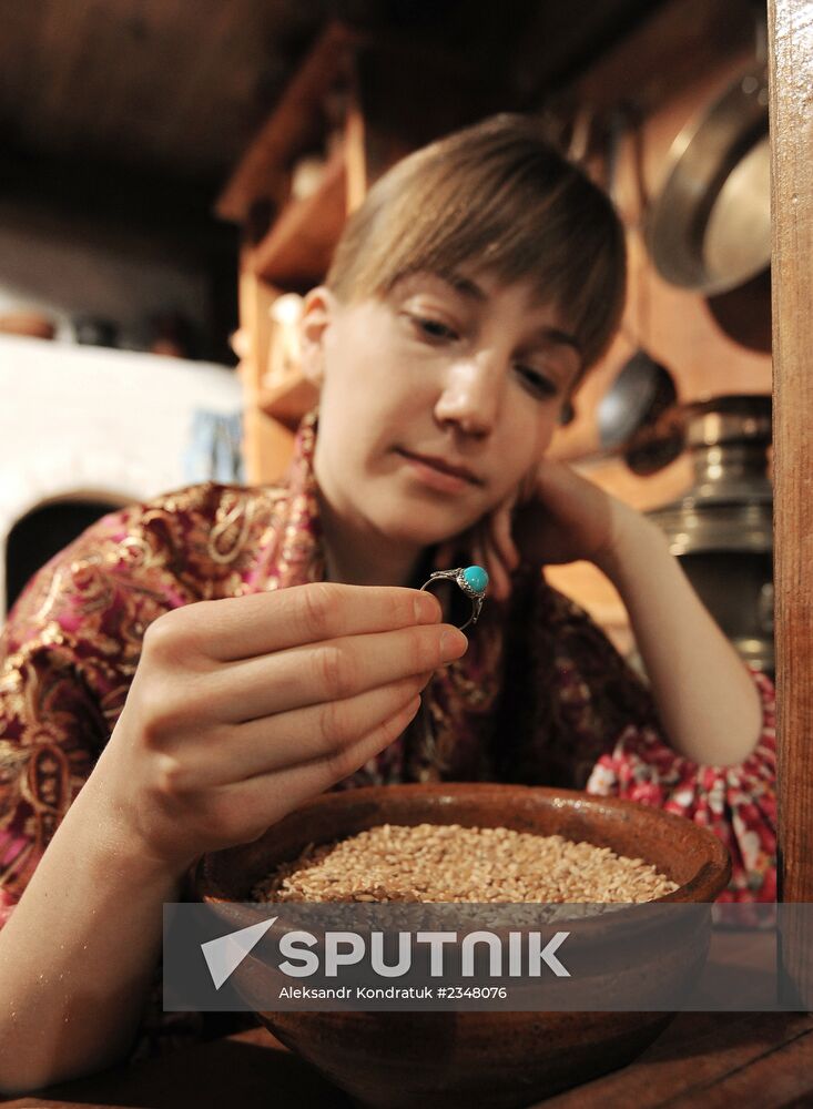 Yuletide carols and divination in Chelyabinsk