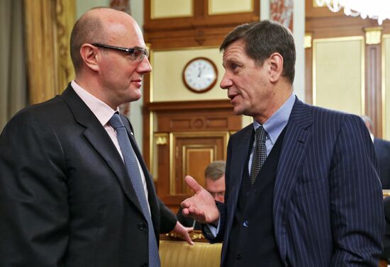 Government meeting on January 16, 2014