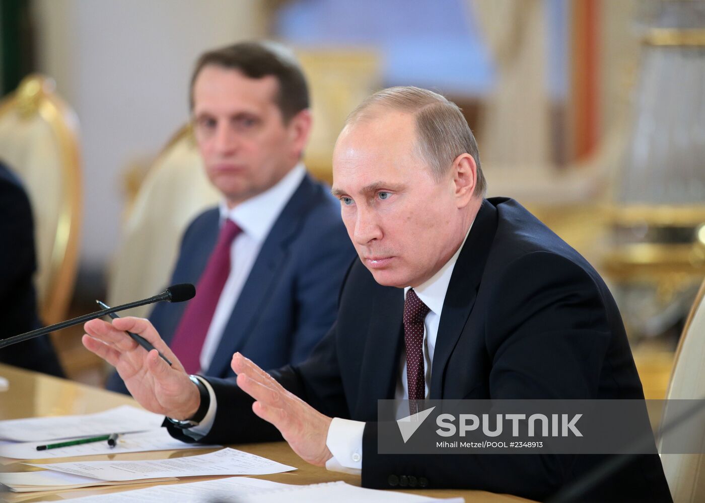 Vladimir Putin meets with authors of new text-book concept for schools