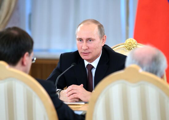 Vladimir Putin meets with authors of new text-book concept for schools