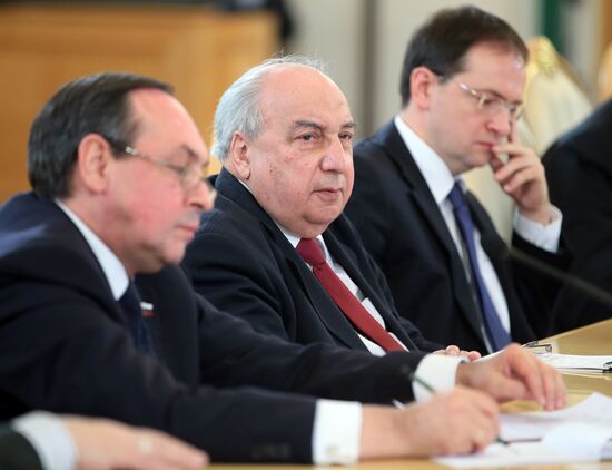 Vladimir Putin meets with authors of new history text-book concept for schools