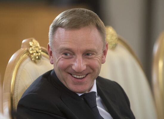 Vladimir Putin meets with authors of new history text-book concept