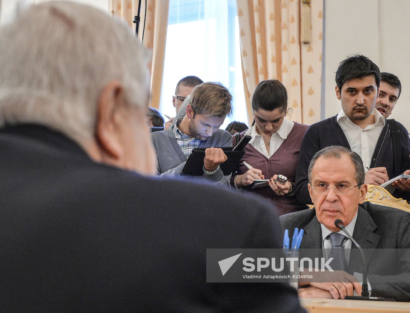 Russian foreign minister meets with Syrian counterpart