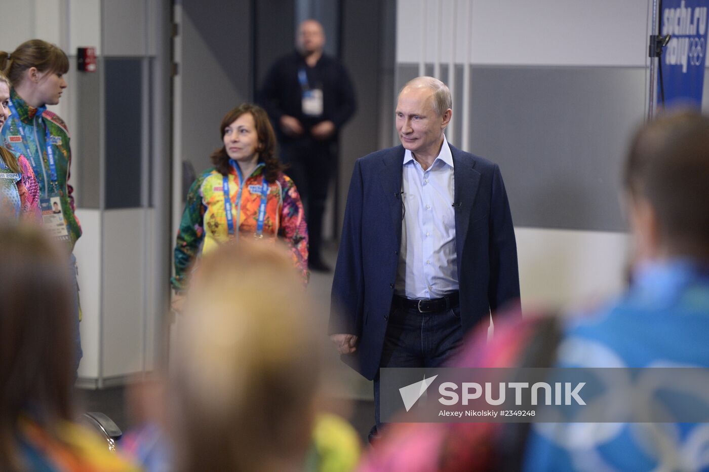 Vladimir Putin meets with Sochi 2014 Olympic volunteers