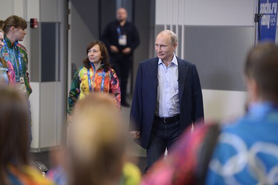 Vladimir Putin meets with Sochi 2014 Olympic volunteers