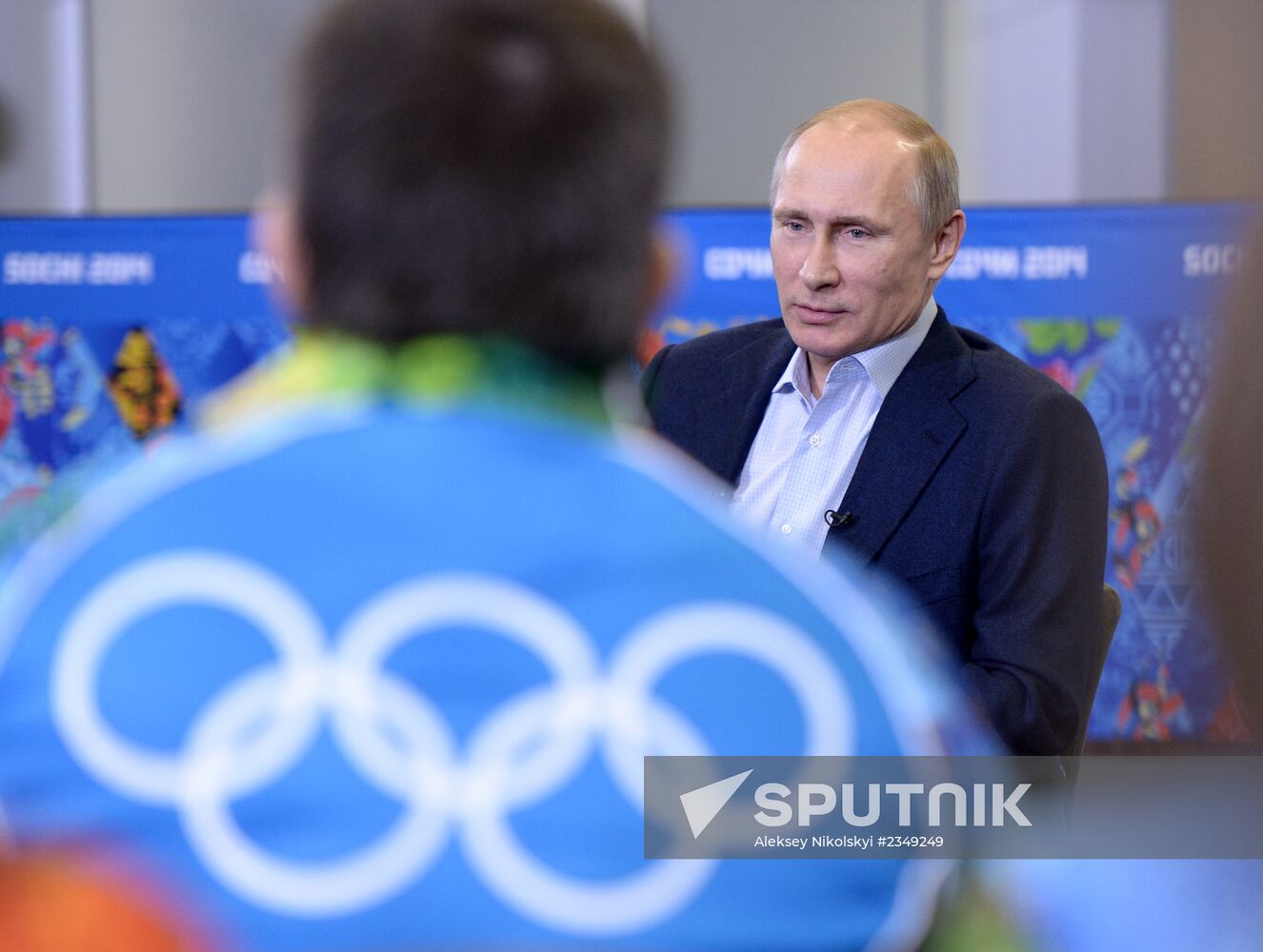 Vladimir Putin meets with Sochi 2014 Olympic volunteers