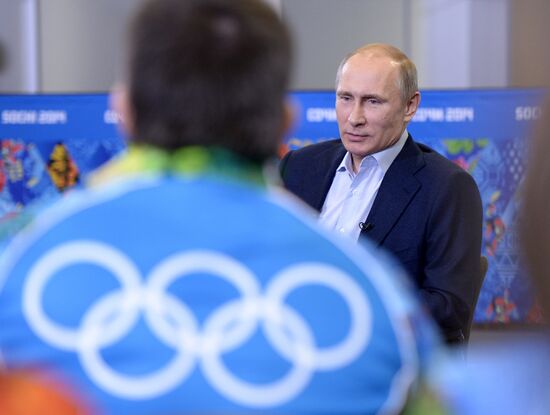Vladimir Putin meets with Sochi 2014 Olympic volunteers