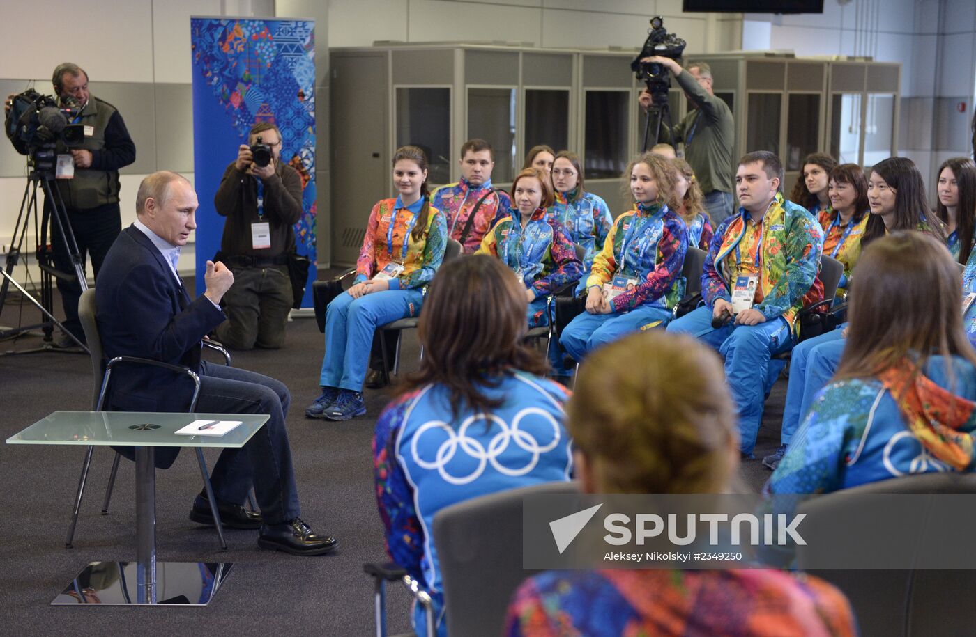 Vladimir Putin meets with Sochi 2014 Olympic volunteers