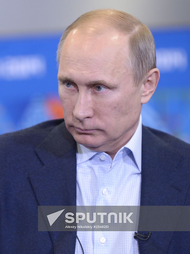 Vladimir Putin meets with Sochi 2014 Olympic volunteers