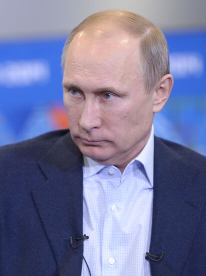Vladimir Putin meets with Sochi 2014 Olympic volunteers
