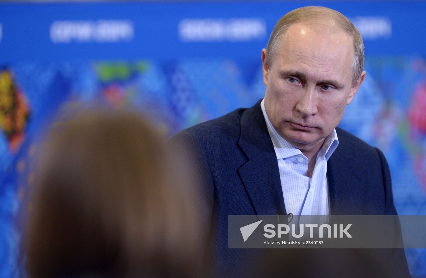 Vladimir Putin meets with Sochi 2014 Olympic volunteers