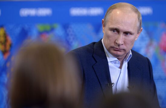 Vladimir Putin meets with Sochi 2014 Olympic volunteers