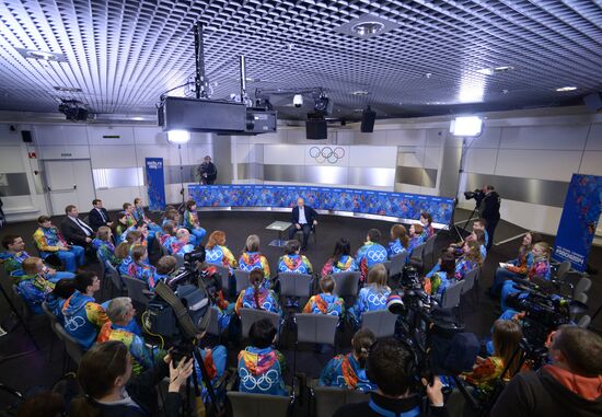 Vladimir Putin meets with Sochi 2014 Olympic volunteers