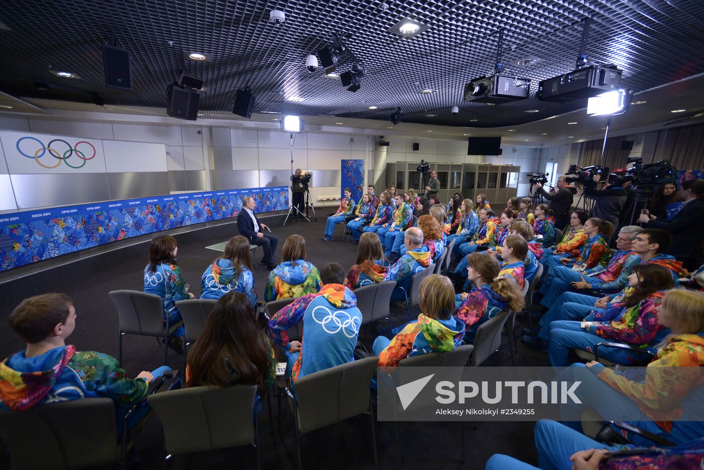 Vladimir Putin meets with Sochi 2014 Olympic volunteers