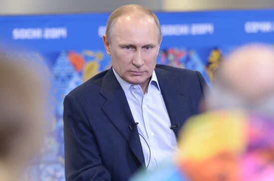 Vladimir Putin meets with Sochi 2014 Olympic volunteers