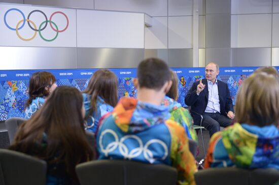 Vladimir Putin meets with Sochi 2014 Olympic volunteers