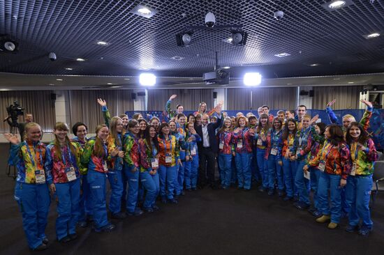 Vladimir Putin meets with Sochi 2014 Olympic volunteers