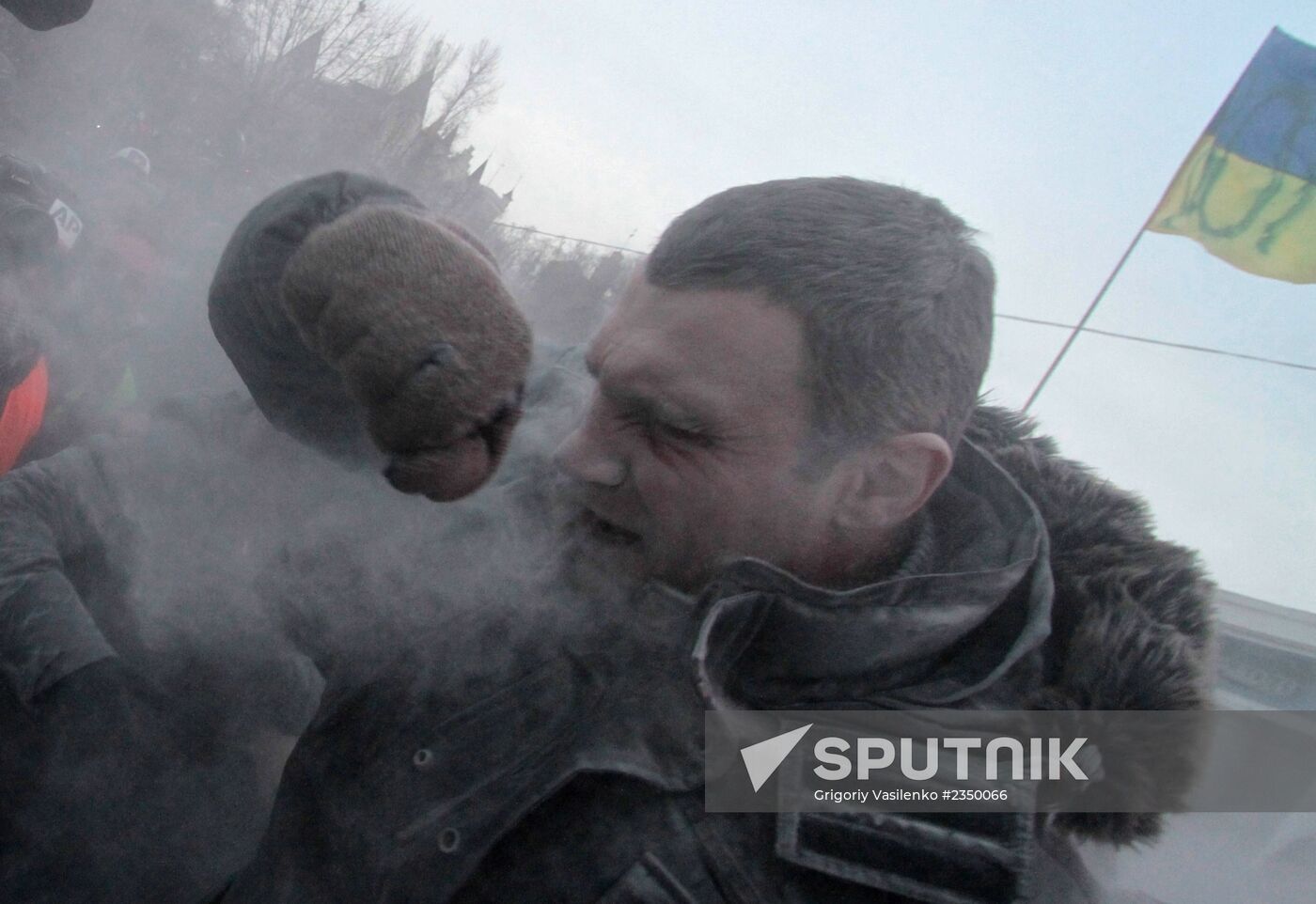 Confrontation between opposition and police in Kiev