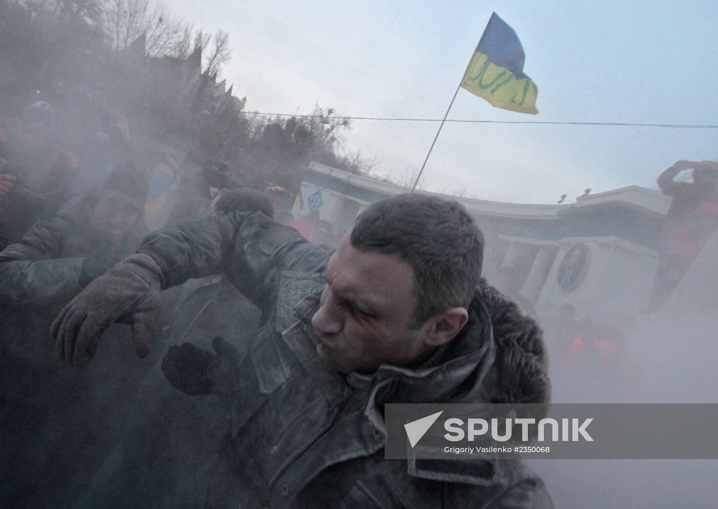 Confrontation between opposition and police in Kiev
