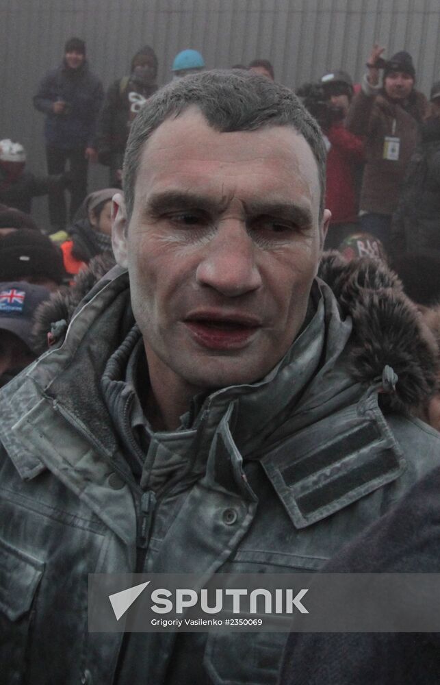 Confrontation between opposition and police in Kiev