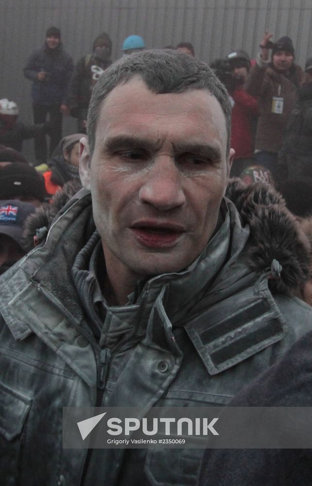 Confrontation between opposition and police in Kiev