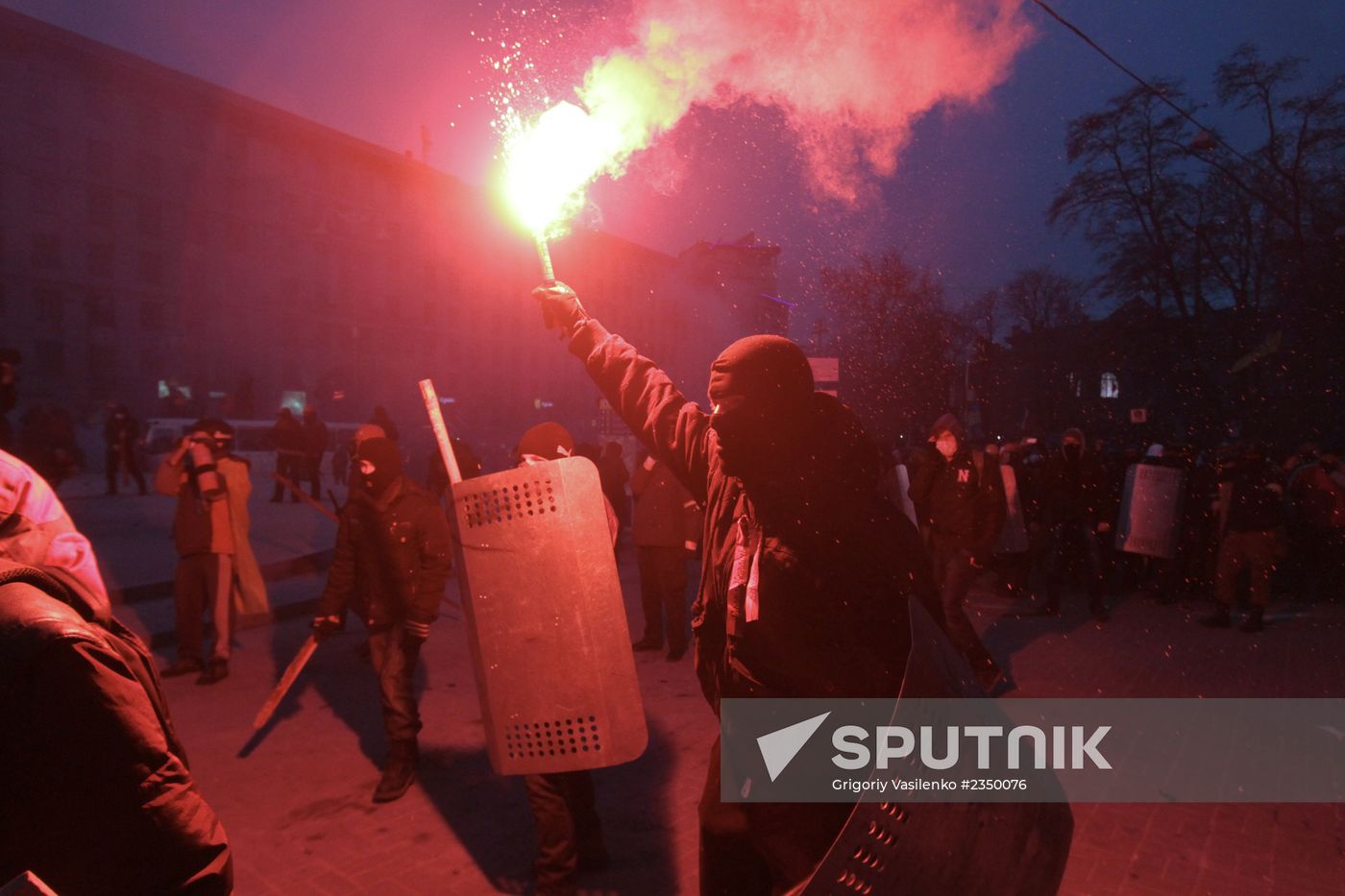 Confrontation between opposition and police in Kiev