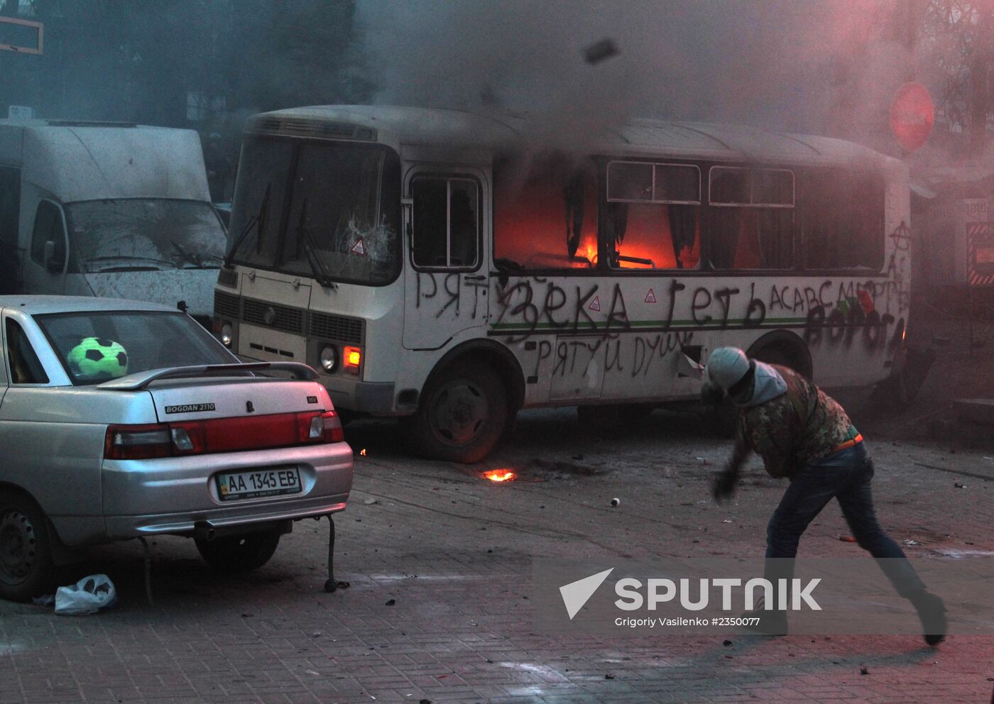 Confrontation between opposition and police in Kiev