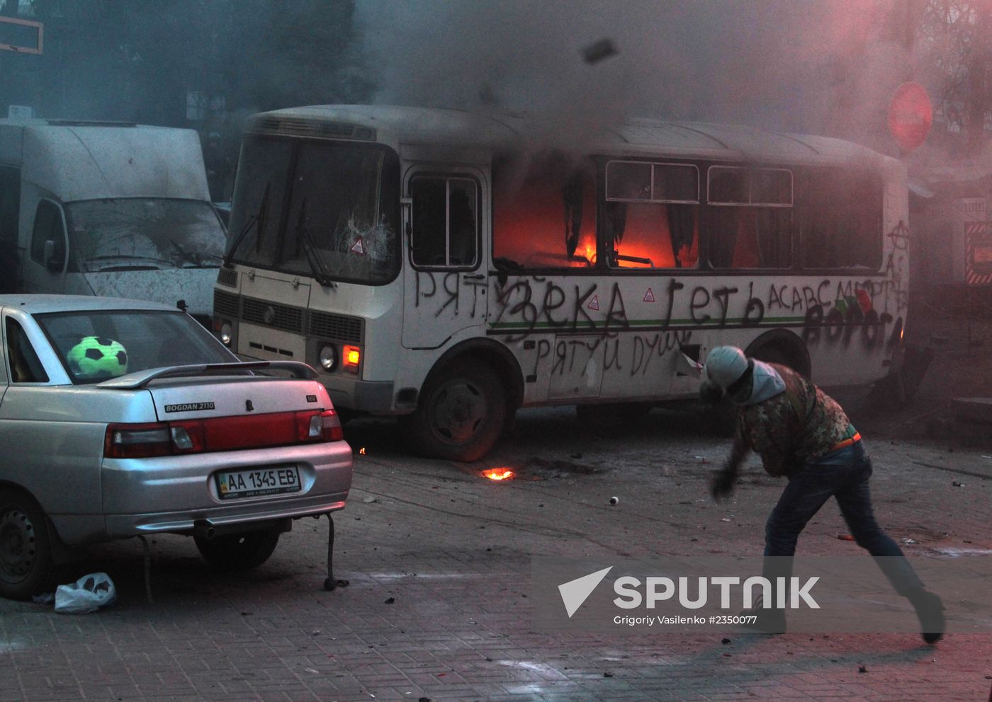 Confrontation between opposition and police in Kiev