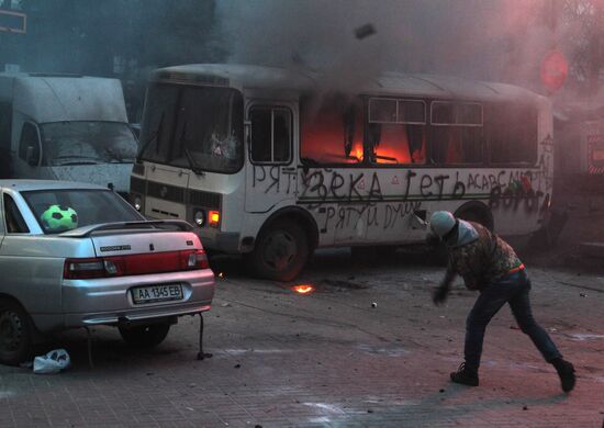Confrontation between opposition and police in Kiev
