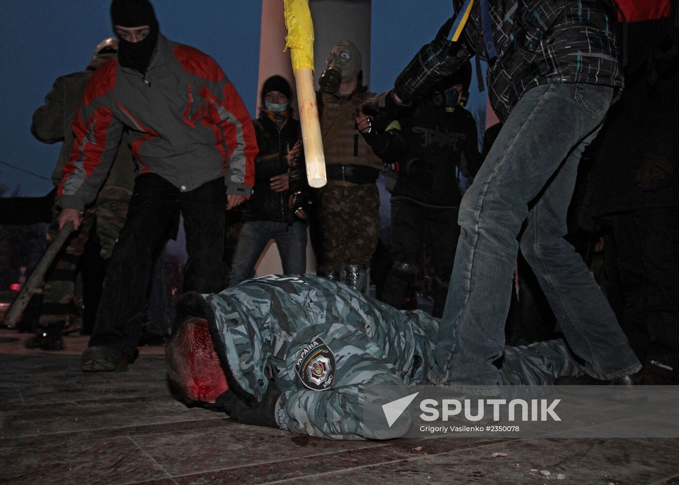 Confrontation between opposition and police in Kiev