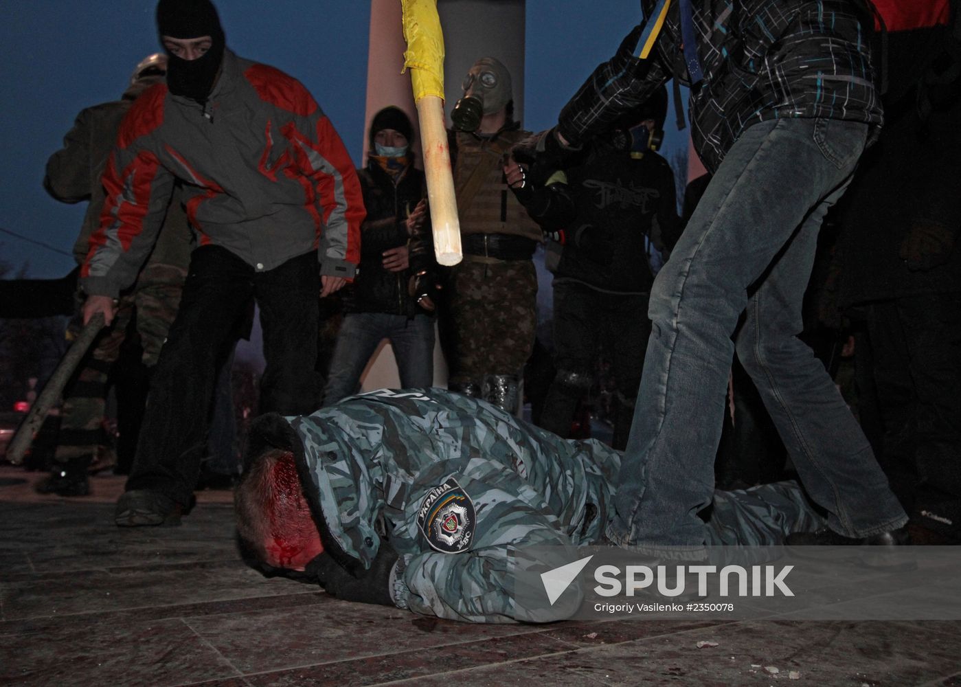 Confrontation between opposition and police in Kiev
