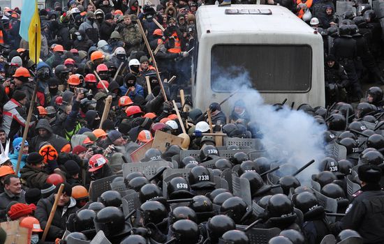 Confrontation between opposition and police in Kiev