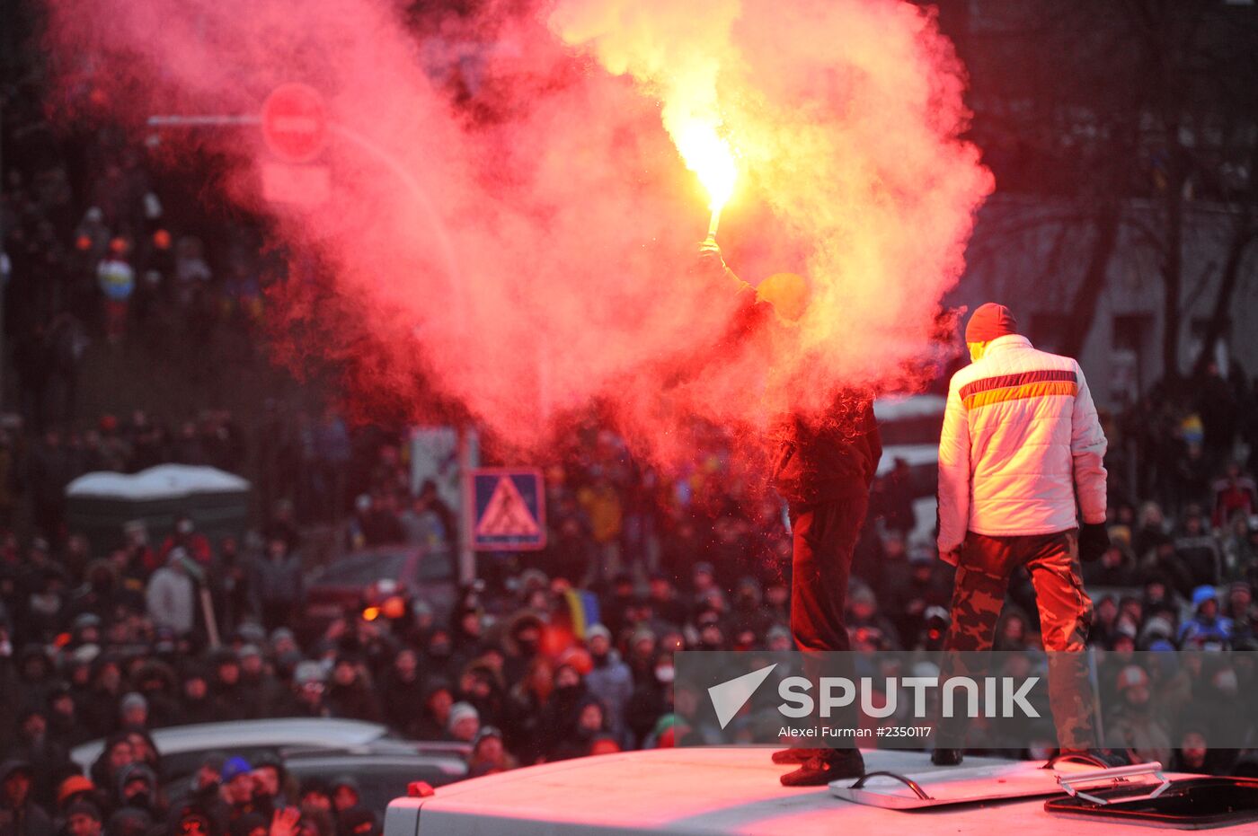 Confrontation between opposition and police in Kiev