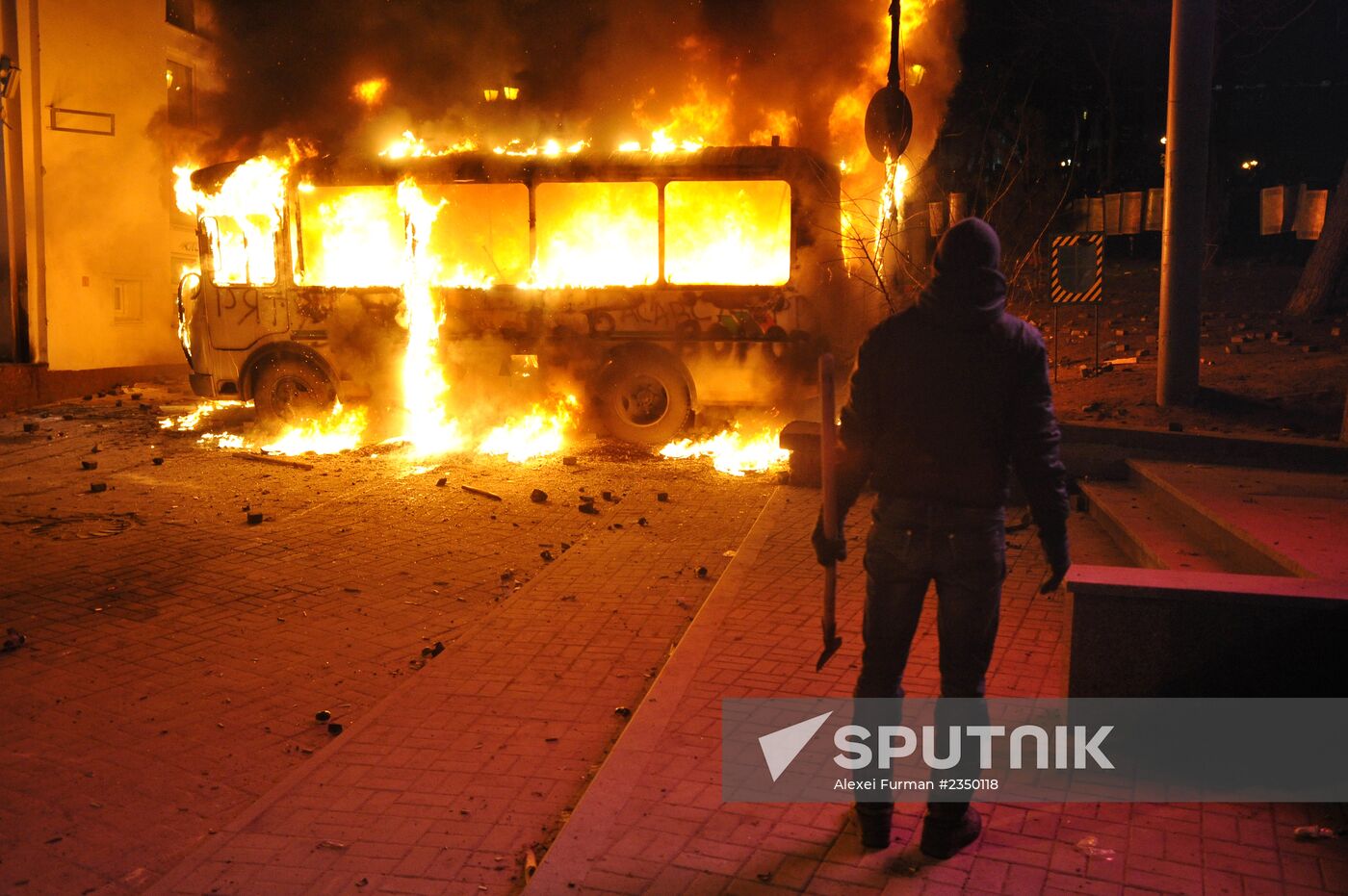 Confrontation between opposition and police in Kiev
