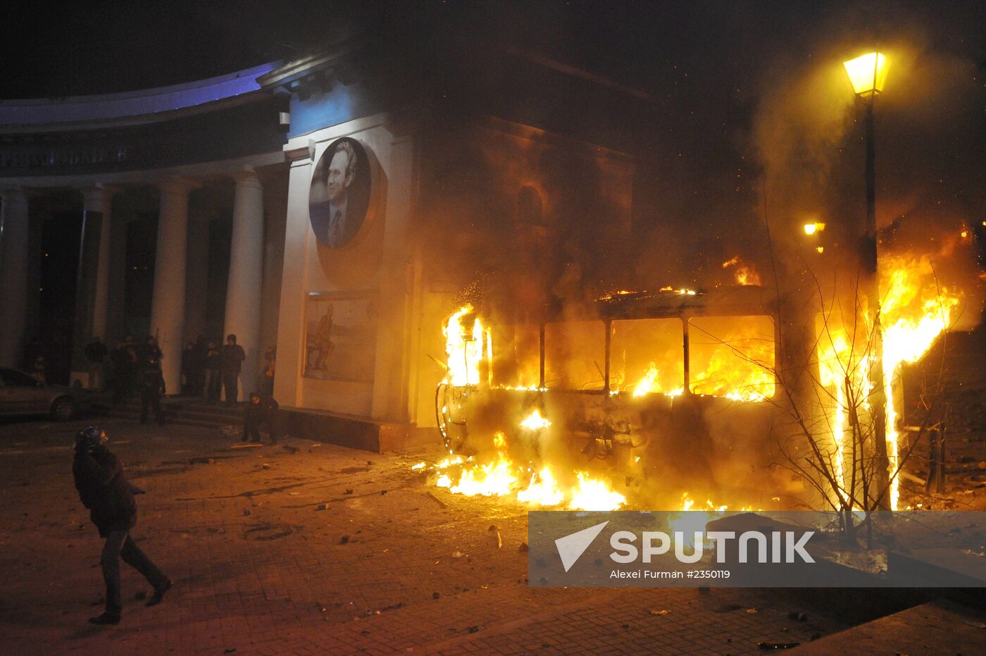 Confrontation between opposition and police in Kiev
