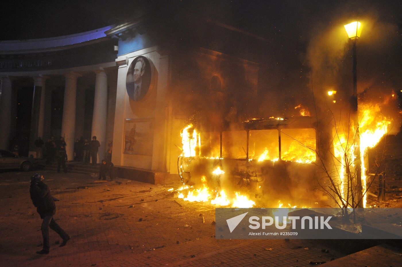 Confrontation between opposition and police in Kiev