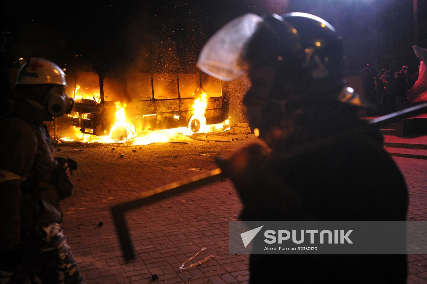 Confrontation between opposition and police in Kiev