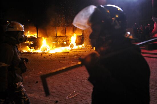 Confrontation between opposition and police in Kiev