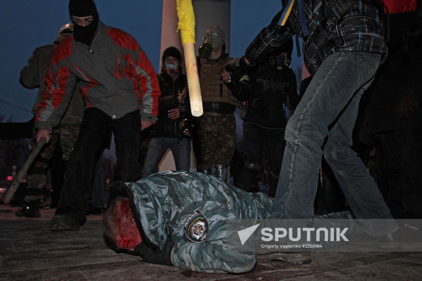 Standoff between protesters and police in Kiev