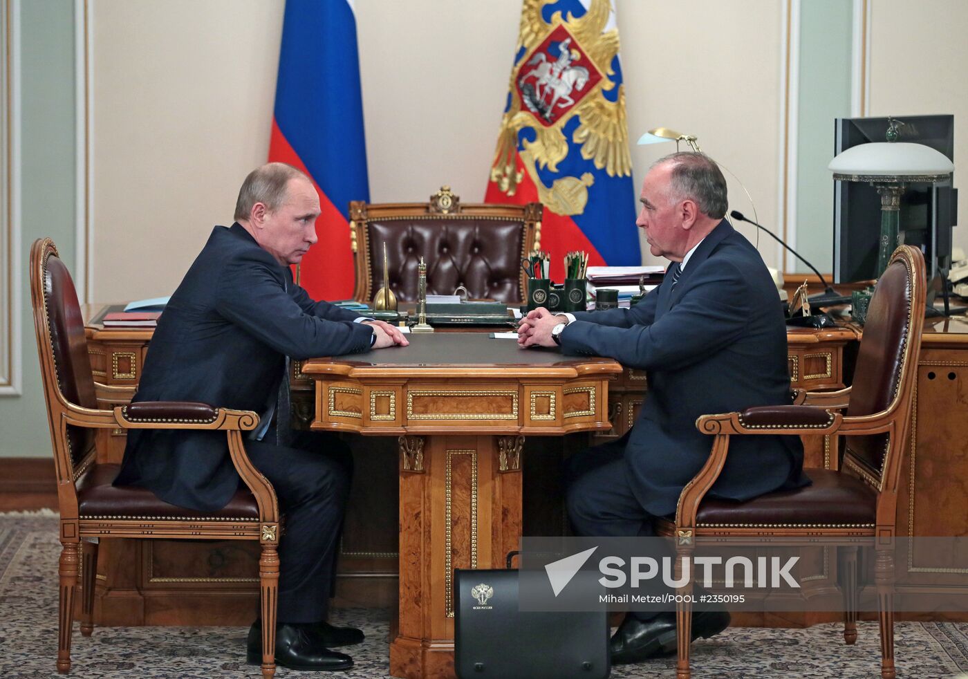 Vladimir Putin and Viktor Ivanov meet in Novo-Ogaryovo