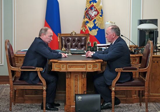 Vladimir Putin and Viktor Ivanov meet in Novo-Ogaryovo